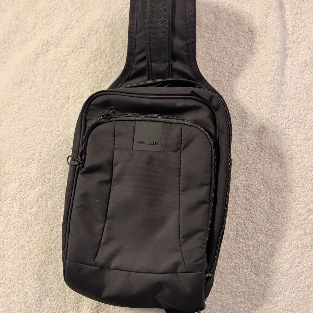 Pacsafe Metrosafe LS150 Anti-Theft Shoulder Crossbody Travel Bag black
